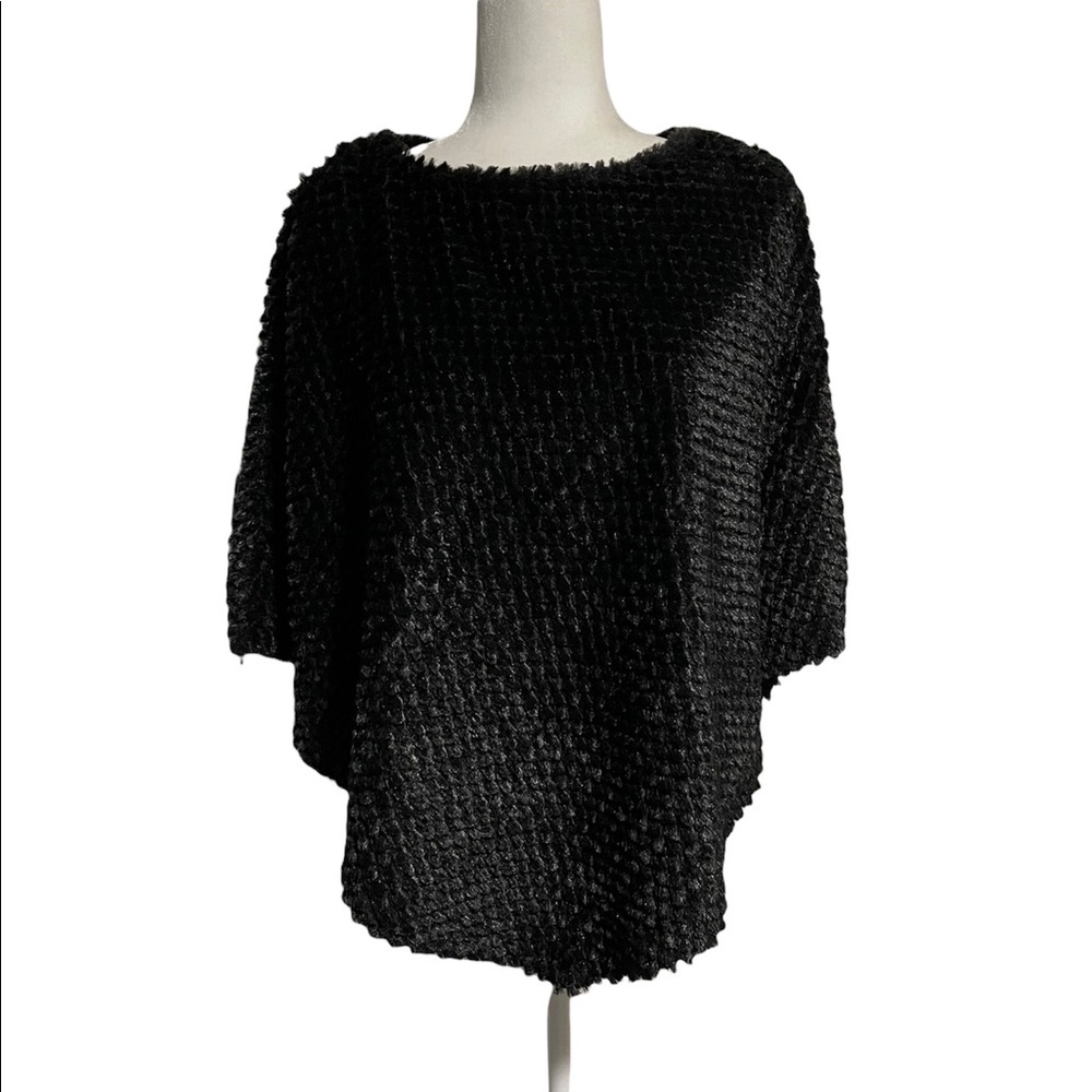 Black rivet faux fur black Shaw/ poncho